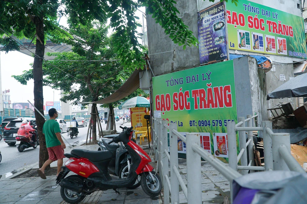 Mặt cắt ngang, ngôi nhà có dạng ngũ giác, không rõ đâu là hướng chính của ngôi nhà. Theo quy định của thành phố, dự án công trình trọng điểm Vành đai 2, nhà phải dưới 15m2 thì mới thu hồi.