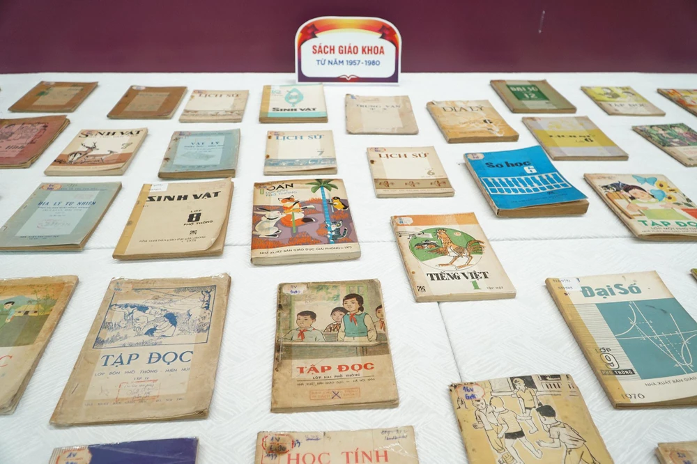 Nhìn lại các bộ sách giáo khoa Việt Nam qua các thời kỳ ảnh 1