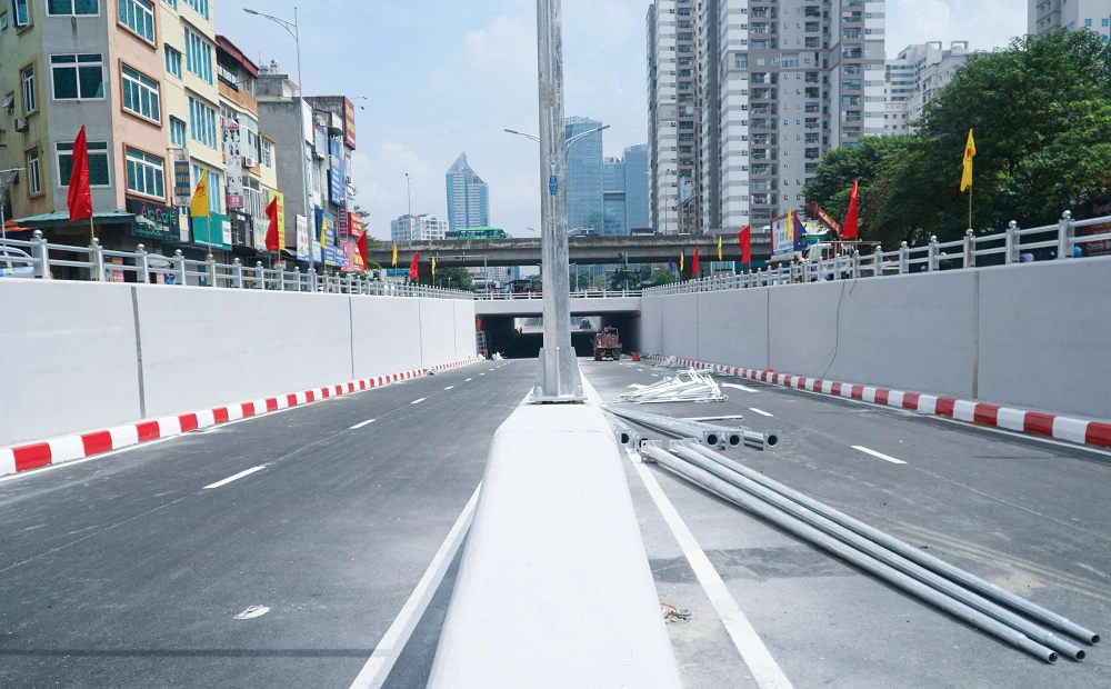 Được biết, trục đường Lê Văn Lương - Tố Hữu là một trong những tuyến đường thường xuyên tắc nghẽn giao thông trong giờ cao điểm.