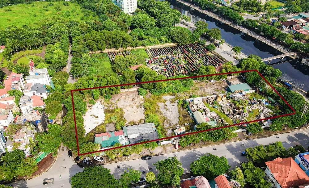 Lô đất C1/TH3 nằm trên phố Trần Thủ Độ (phường Hoàng Liệt) gần cầu Tứ Hiệp với diện tích 1,3 ha được quy hoạch thành trường THPT.