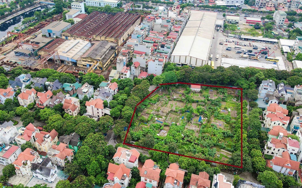 Lô đất C1/NT3 với diện tích 0,6 ha cũng được quy hoạch với mục đích xây dựng thành trường mầm non. Nơi đây cũng được người dân xung quanh tận dụng làm những ruộng rau phục vụ cho nhu cầu cuộc sống hàng ngày.