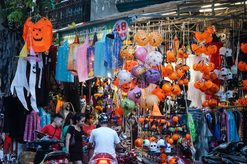 Lễ hội hóa trang Halloween được tổ chức vào đêm ngày 31-10 hàng năm.