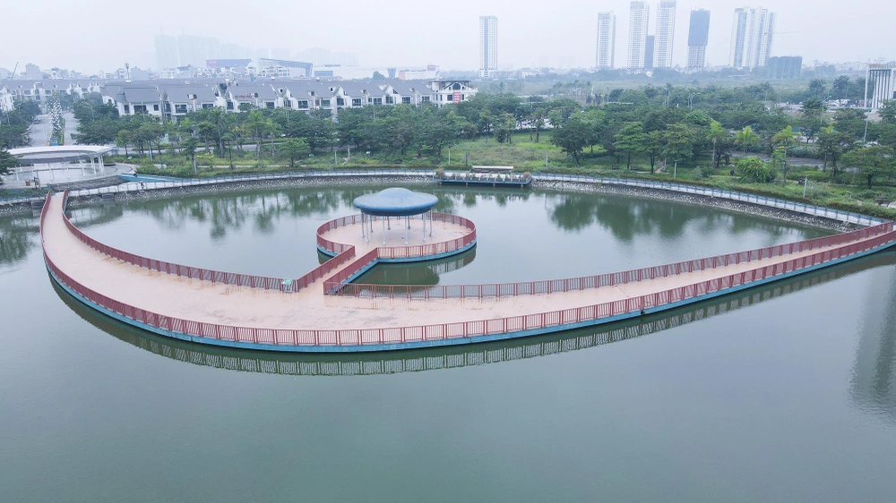 Công viên này gồm nhiều hạng mục khác nhau: hồ Bách Hợp Thủy rộng 6ha và các hạng mục được xây dựng theo chủ đề thiên văn học kết hợp với cây xanh, hồ nước.