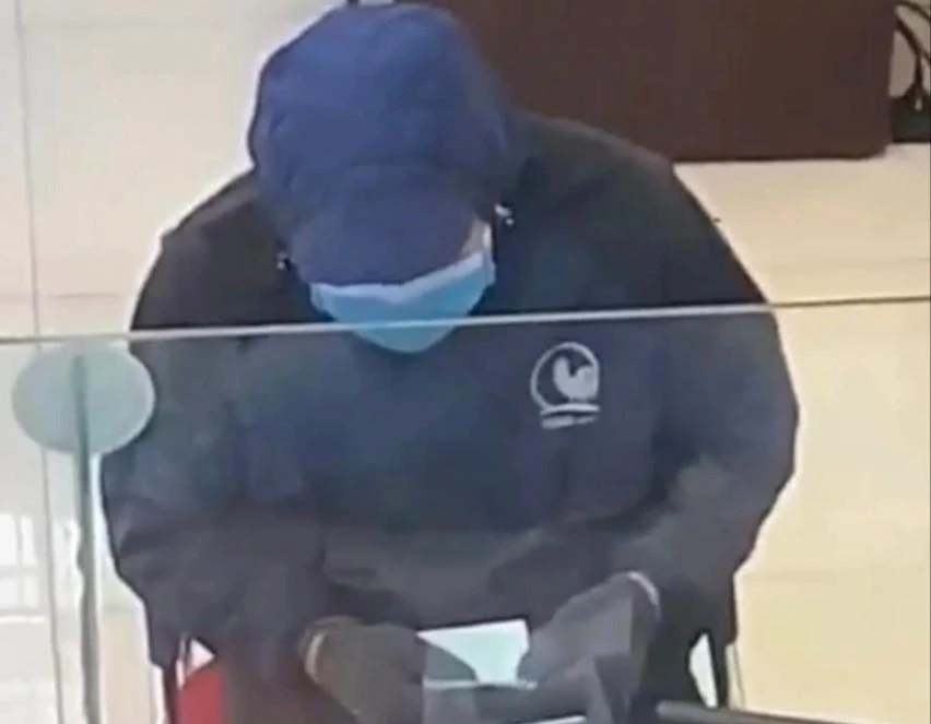 Hình ảnh nghi phạm cướp ngân hàng. Ảnh cắt từ camera