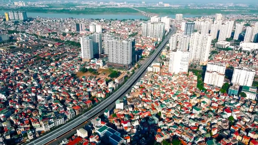 Đường Vành đai 2 khi đi vào hoạt động sẽ tăng cường lưu thông giữa hai bên bờ sông Hồng, từng bước hoàn chỉnh hạ tầng giao thông Thủ đô.