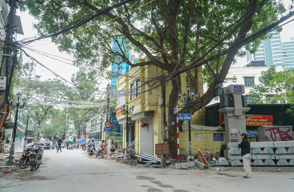 Dự kiến, phạm vi Khu phố ẩm thực đêm kết hợp đi bộ gồm bảy tuyến phố: Ngũ Xá, Trần Tế Xương, Nguyễn Khắc Hiếu, Mạc Đĩnh Chi, Nam Tràng, Lạc Chính và Trấn Vũ. Trong đó, hai tuyến phố trung tâm đảo là phố Ngũ Xã và phố Nguyễn Khắc Hiếu.