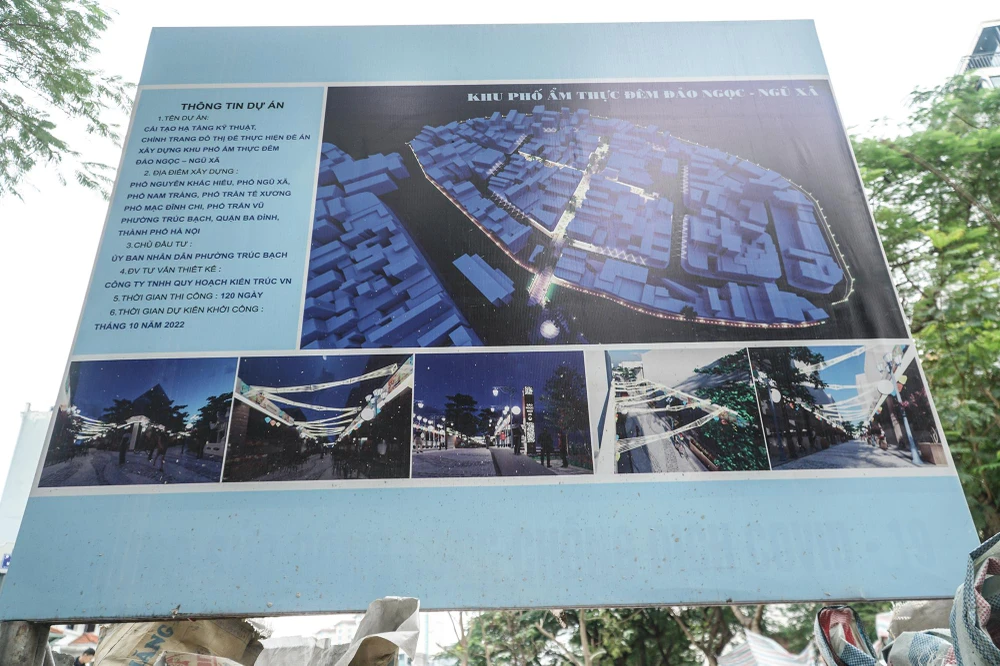 Thông tin về dự án khu phố ẩm thực đêm đảo Ngọc - Ngũ Xã được dựng công khai để người dân tiện theo dõi.