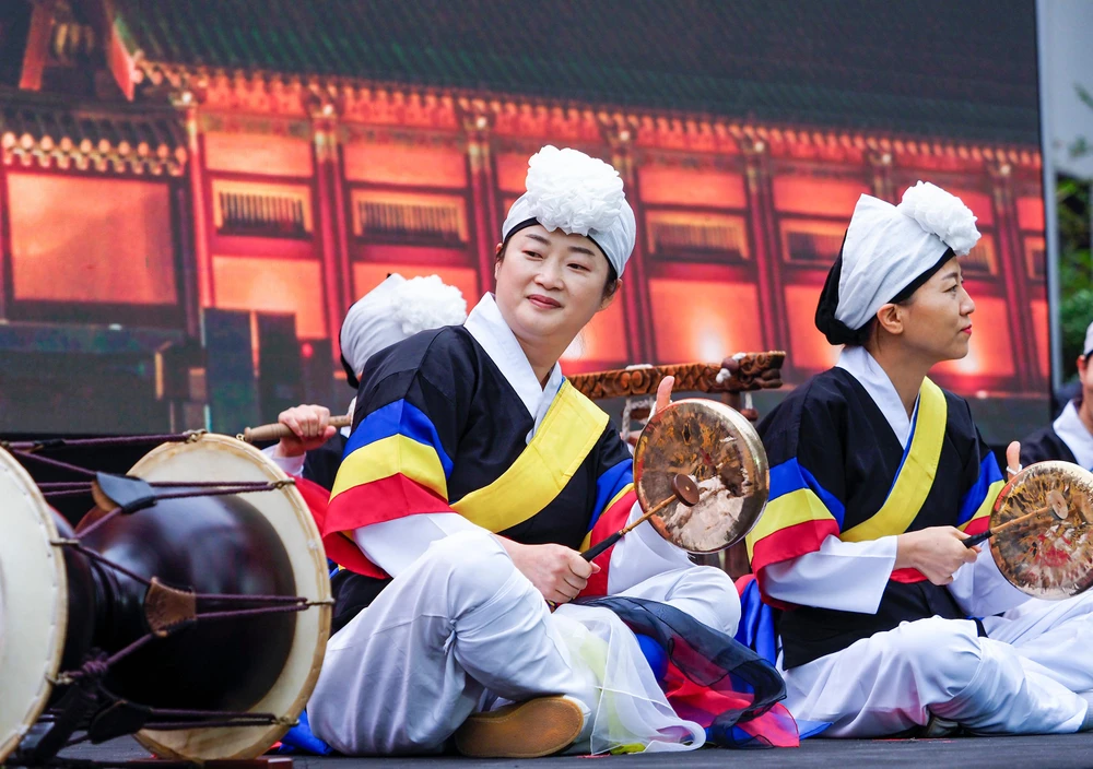 Thông qua đây, người dân Việt Nam sẽ hiểu rõ hơn về văn hóa, con người của đất nước Hàn Quốc từ truyền thống đến hiện đại.