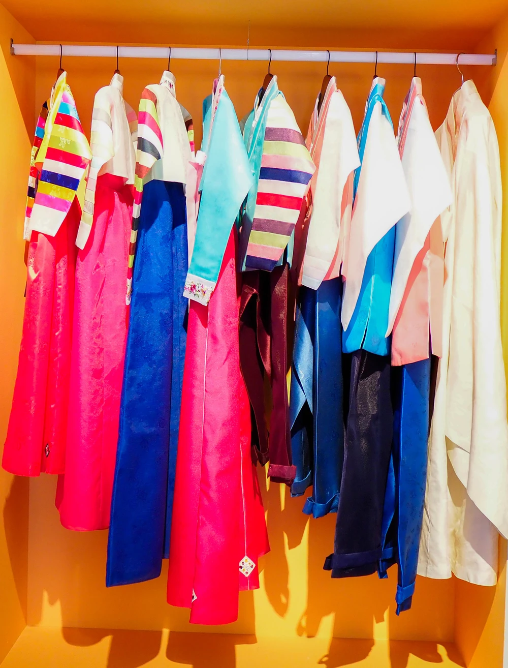 Theo TS.Kim Jong-dae - Giám đốc Bảo tàng Dân gian Quốc gia Hàn Quốc, hai bảo tàng đã bắt đầu hợp tác từ lâu. Đến nay, với thời gian học hỏi, giao lưu nhiều tháng tại Hàn Quốc, có thể nói, các cán bộ của Bảo tàng Dân tộc học Việt Nam đều đã trở thành những chuyên gia về văn hóa Hàn Quốc.