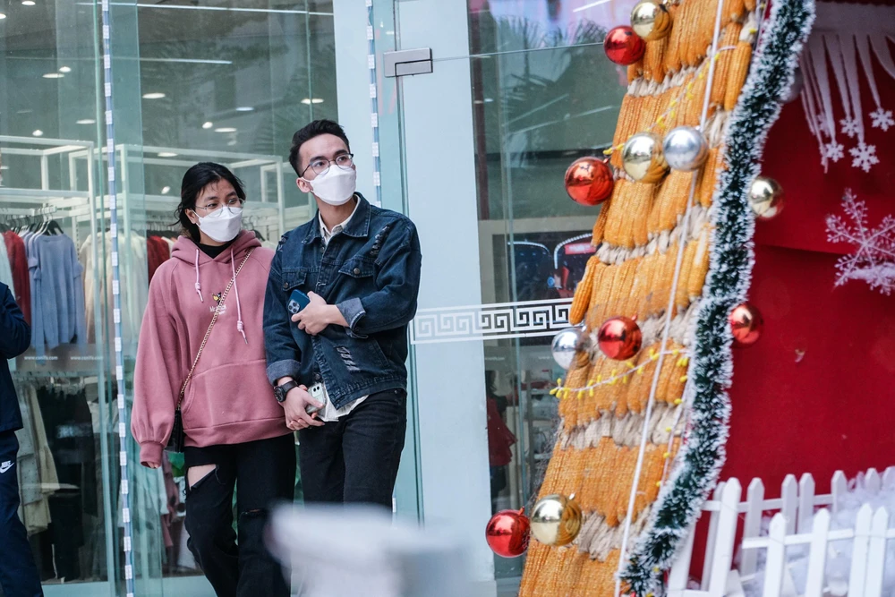 Cây thông noel được làm bằng bắp trái không chỉ mang màu sắc mới mẻ cho những cư dân đang sinh sống nơi đây, nó còn tạo cảm giác ấm áp, thân thiện cho những du khách có dịp ghé qua.