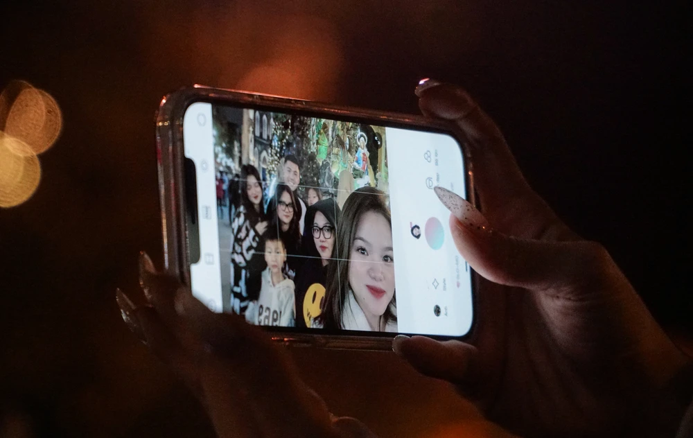 Lễ Giáng sinh, còn được gọi là lễ Thiên Chúa giáng sinh, Noel hay Christmas là một ngày lễ kỷ niệm Chúa Giê-su sinh ra đời, theo phần lớn các tín hữu Kitô giáo. Lễ Giáng sinh, còn được gọi là lễ Thiên Chúa giáng sinh, Noel hay Christmas là một ngày lễ kỷ niệm Chúa Giê-su sinh ra đời, theo phần lớn các tín hữu Kitô giáo.