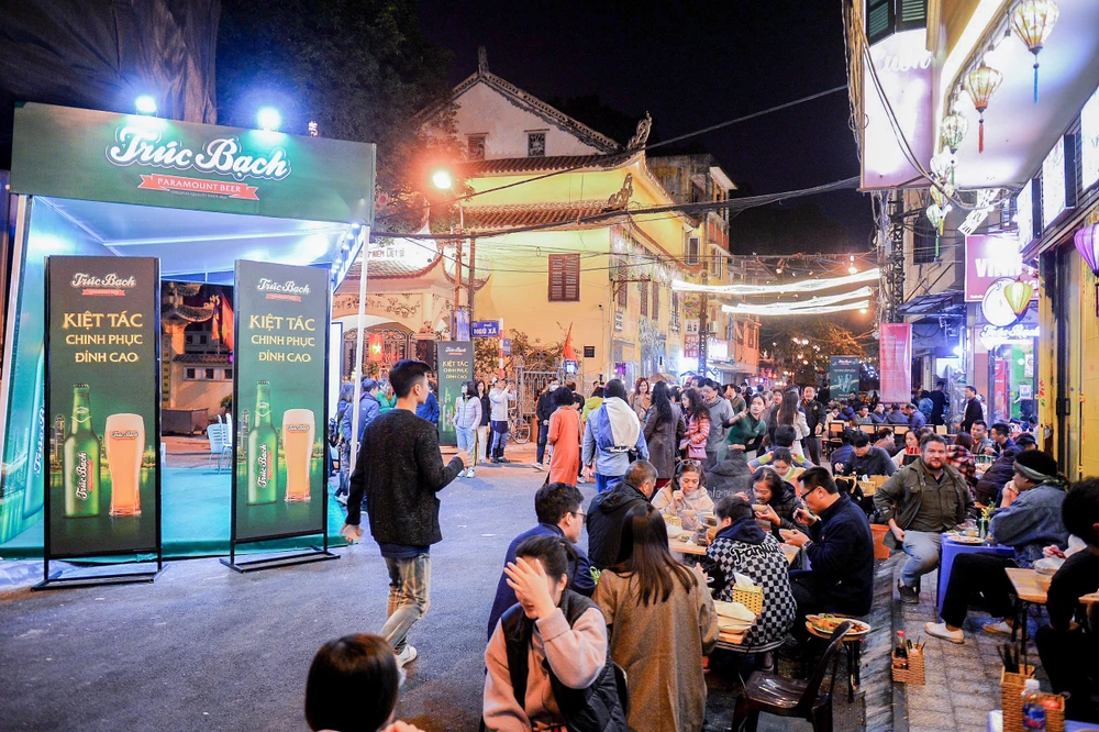 Thế mạnh của các tuyến phố tại đây là hàng quán kinh doanh dịch vụ ẩm thực đã tồn tại và phát triển suốt nhiều năm qua.