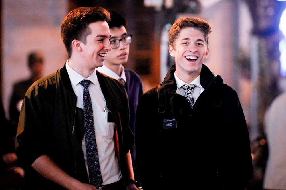 Nhiều người nước ngoài cũng rất rạng rỡ tới thăm thú khu phố.