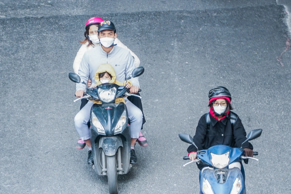 Nhiều người đã tranh thủ sắp xếp đồ đạc để cùng gia đình trở về quê đón Tết Dương lịch 2023.