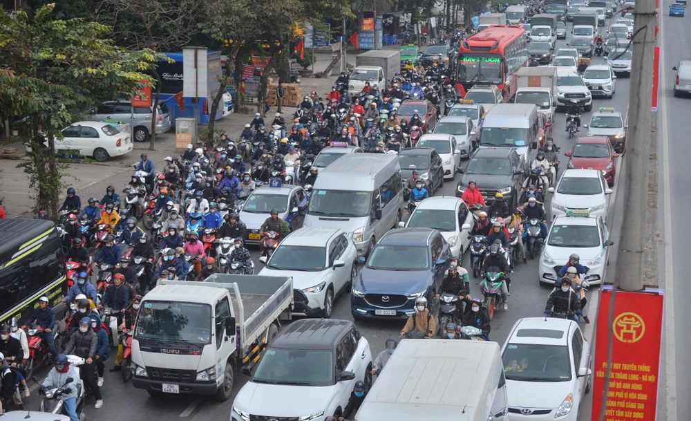 Nhiều người quay lại Hà Nội để ngày 3-1-2023 sẽ bắt đầu trở lại công việc, học tập đầu của mình.