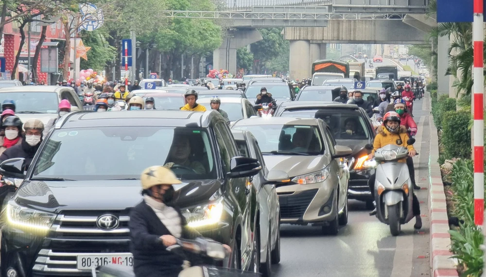 Gần đó là đường Nguyễn Trãi, nhiều đoạn giao thông cũng nhích từng chút một.