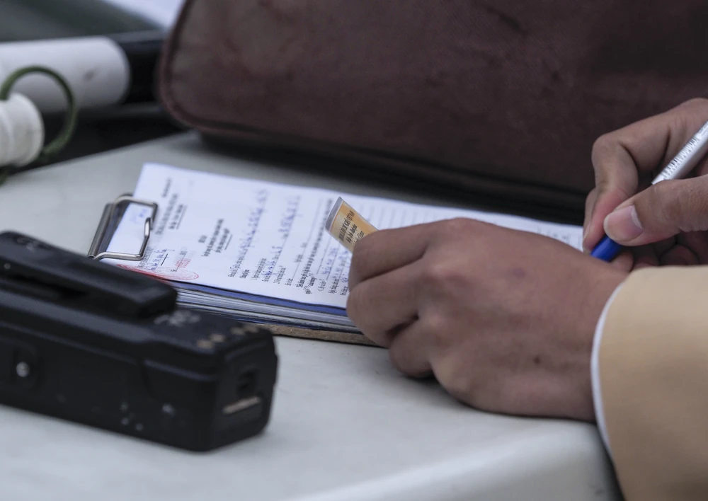 Đại úy Nguyễn Văn Tài, công tác tại Đội CSGT số 6, cho biết do kế hoạch xử lí xe khách vi phạm tại khu vực bến xe Mỹ Đình thường xuyên, nên tình trạng đón trả khách không đúng nơi quy định đã giảm thiểu khá nhiều trong những ngày cận Tết Nguyên đán.