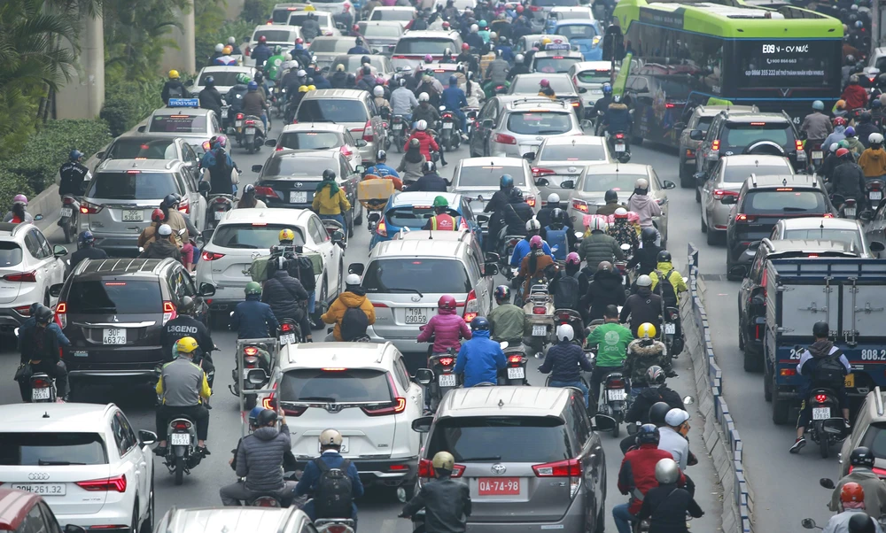 Người dân lỉnh kỉnh đồ đạc về quê nghỉ Tết Nguyên đán, cửa ngõ TP Hà Nội kẹt cứng ảnh 2 Người dân lỉnh kỉnh đồ đạc về quê nghỉ Tết Nguyên đán, cửa ngõ TP Hà Nội kẹt cứng ảnh 2