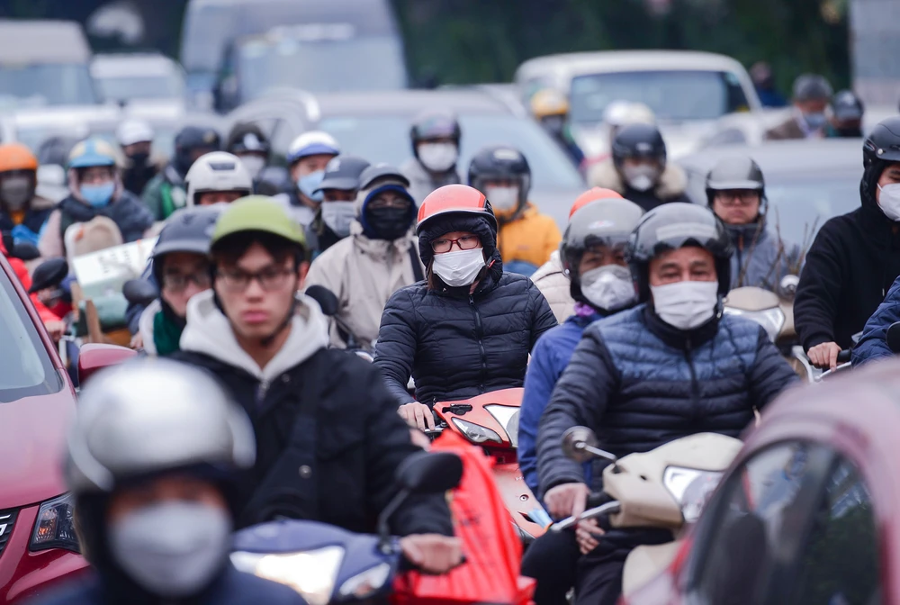 Tại nhiều tuyến đường ở Thủ đô hướng ra ngoại thành, giao thông từ vài ngày nay rất "nóng".