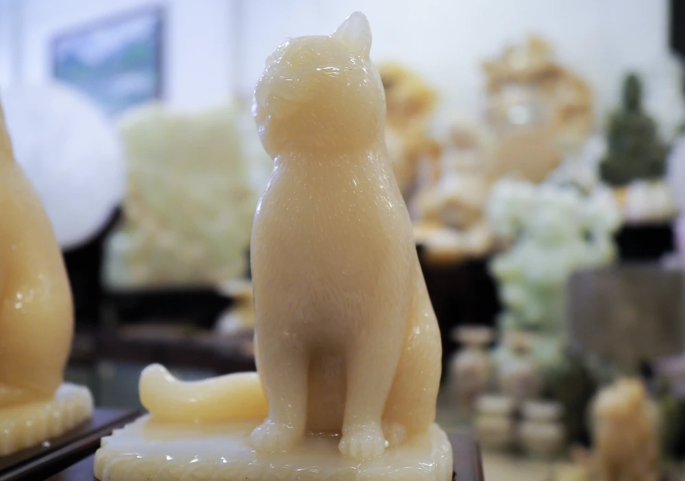 Những con mèo đá ngọc hoàng long có giá cả chục triệu đồng trở lên đang được rất nhiều doanh nghiệp, người có điều kiện săn lùng trong dịp Tết này.