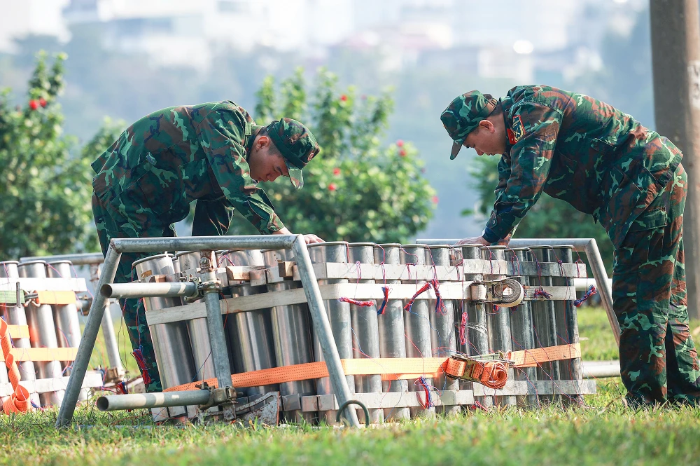 Tất cả đã sẵn sàng để có những màn pháo hoa đẹp mắt phục vụ nhân dân chào đón năm Quý Mão 2023.