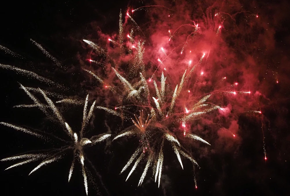 Để chào mừng năm mới Xuân Quý Mão, TP Hà Nội đã tổ chức bắn pháo hoa ở 31 điểm, trong đó 7 điểm tầm cao và 24 điểm tầm thấp.