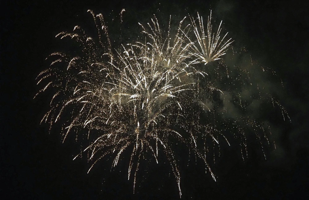 Với 4 điểm bắn pháo hoa tầm cao được kết hợp với hỏa thuật (tạo hiệu ứng ánh sáng, màu sắc bắt mắt nhưng không gây tiếng nổ) và 3 điểm pháo hoa tầm cao và tầm thấp.