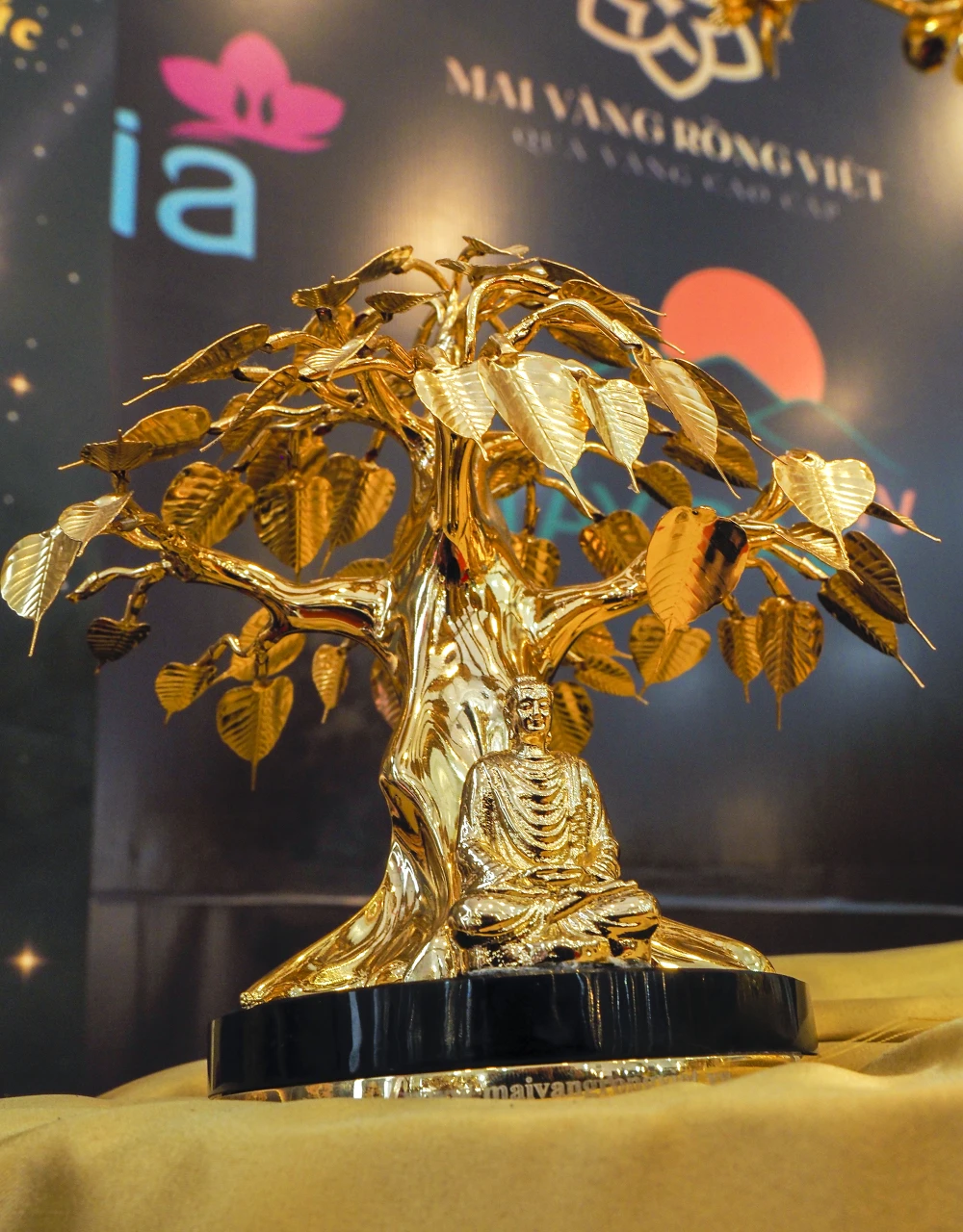 Đây cũng là năm đầu tiên sản phẩm cây bồ đề mạ vàng xuất hiện trên thị trường.