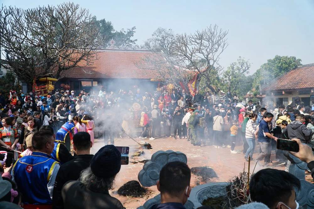 Lễ hội nhằm tưởng nhớ đến công lao của Thành hoàng Phan Tây Nhạc, đời Hùng Vương thứ 18, cùng 3 vị công chúa đã có công dẹp giặc, chăm lo cuộc sống của dân.