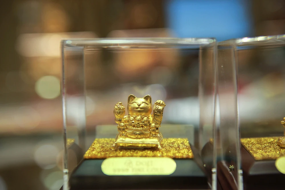 Các sản phẩm linh vật mèo năm nay thu hút nhiều người dân quan tâm, đa phần đều chọn lựa mua để lấy may mắn cho năm 2023.