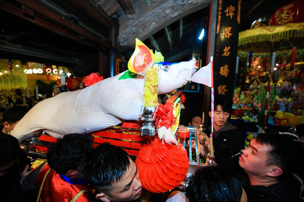 Hiện tại nhân khẩu tăng lên và đời sống ấm no, nhân dân ngày một có điều kiện, số lễ tăng từ 12 rồi 15 và giờ là 17 lễ. Đáng chú ý là 1 mâm lễ bây giờ bằng 3 mâm lễ ngày xưa, thậm chí có những lễ nặng (ông lợn) từ 230 kg đến 240 kg.