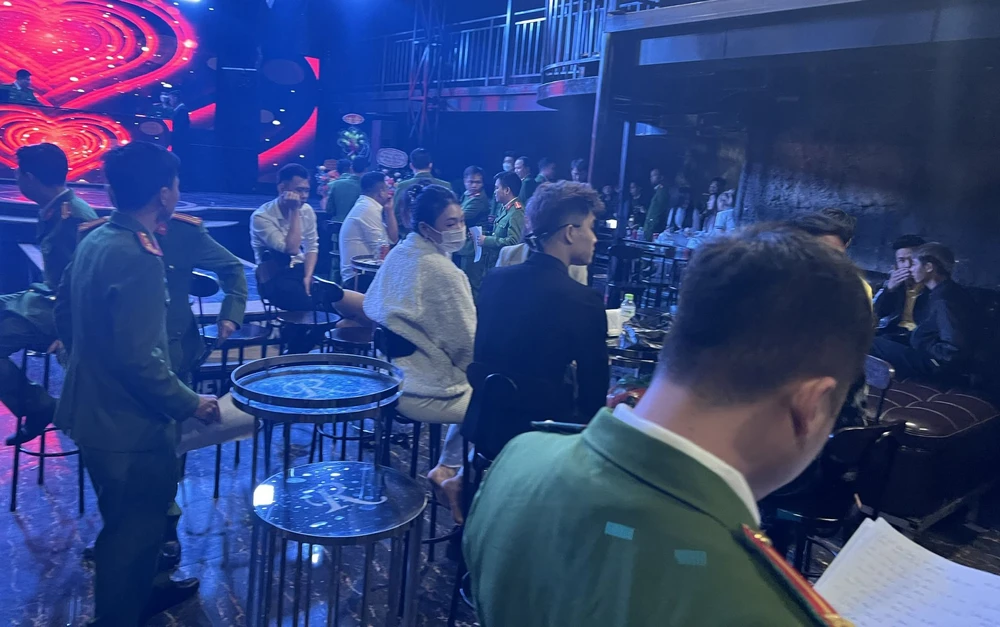 Cơ sở kinh doanh quán Bar tại thời điểm công an kiểm tra. Ảnh CACC