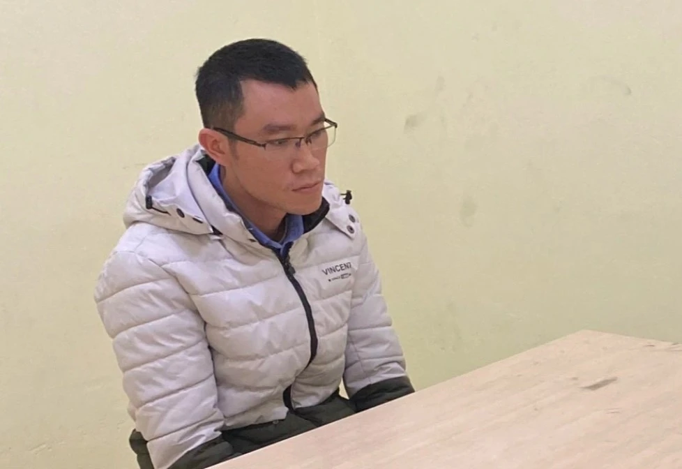 Nguyễn Văn Định tại công an. Ảnh CACC