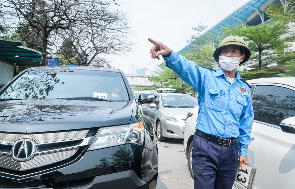 Trước tình trạng thiếu hụt nhân sự hiện nay, để tăng cường cho các đơn vị đăng kiểm sẵn dây chuyền kiểm định hoạt động cũng rất khó khăn.