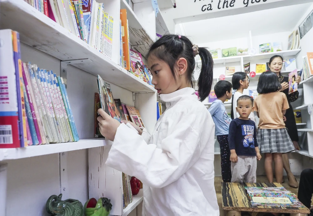 Tủ sách miễn phí ở Hà Nội của chị Ngô Quỳnh Liên