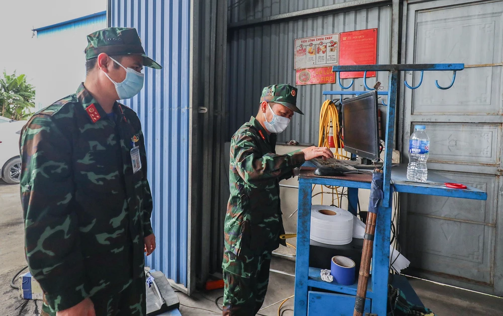 Từ hôm nay, có 40 kiểm định viên quân sự được điều động hỗ trợ các trung tâm đăng kiểm; trong đó có 30 kiểm định viên chính thức và 10 kiểm định viên dự bị.