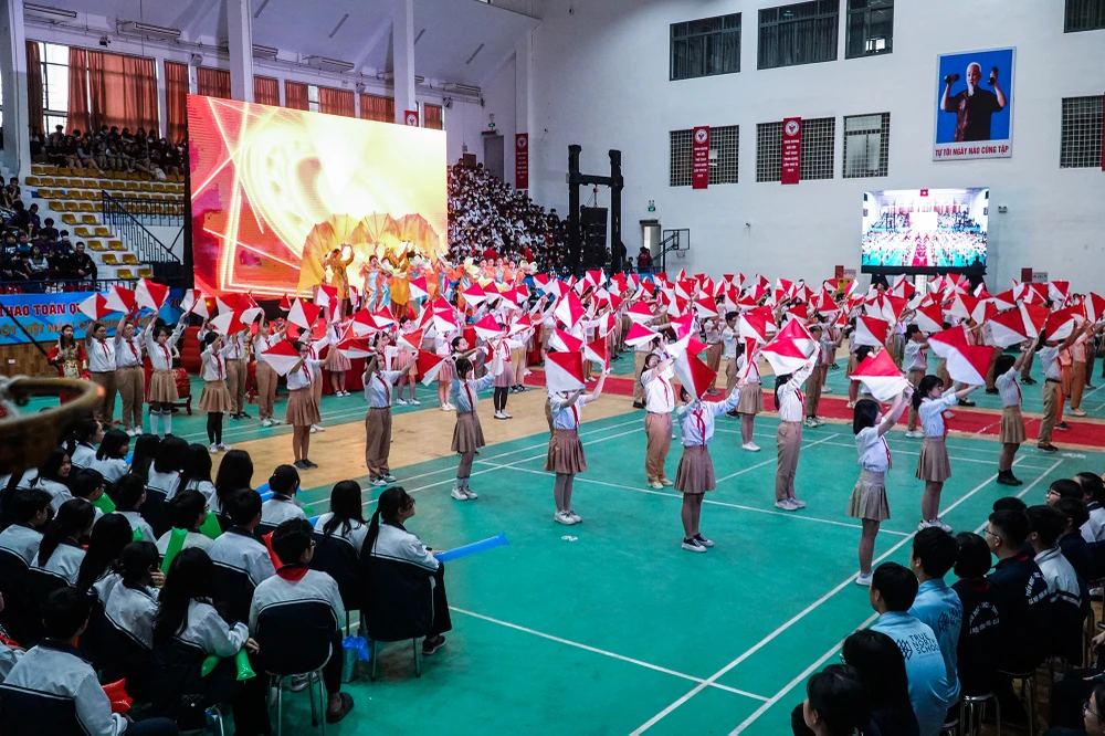 Nhiều tiết mục văn nghệ trong chương trình đã diễn ra. Ảnh: PHI HÙNG