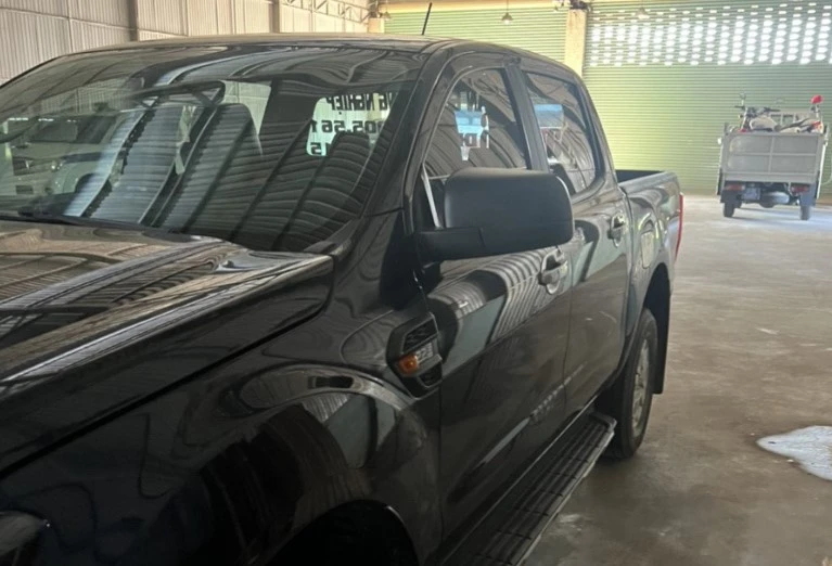 Chiếc xe bán tải đi ngược chiều trên cao tốc Phan Thiết - Dầu Giây. Ảnh: CA Chiếc xe bán tải đi ngược chiều trên cao tốc Phan Thiết - Dầu Giây. Ảnh: CA