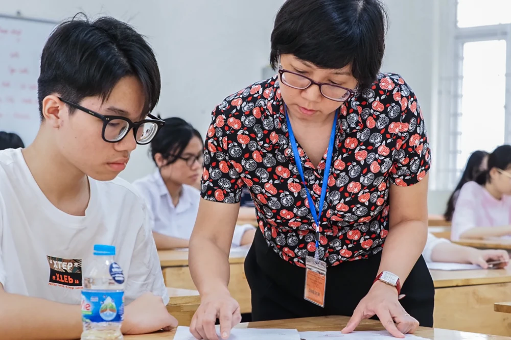 Đặc biệt, các thí sinh phải nhớ thực hiện đúng quy chế thi, nhất là các quy định liên quan đến điện thoại di động tuyệt đối không được mang đến phòng thi. Ảnh: PHI HÙNG