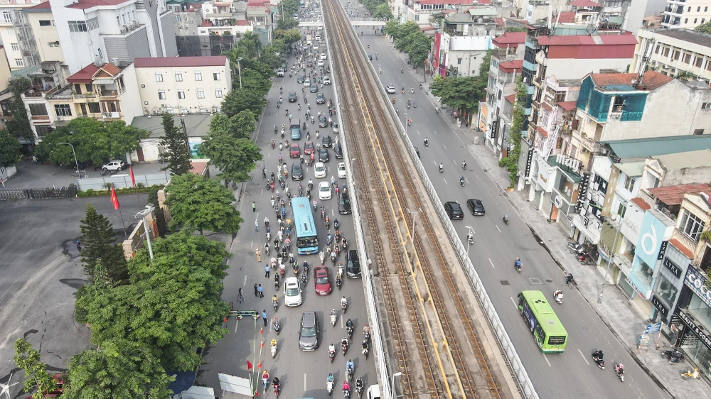 Phương án giao thông này nhằm phục vụ thi công gói thầu số 2, dự án hệ thống xử lý nước thải Yên Xá. Theo đó, đơn vị thi công đã dựng rào chắn dài khoảng 60m, chiều rộng 6,5m trên đường Nguyễn Trãi ( Hà Nội). Phương án giao thông này nhằm phục vụ thi công gói thầu số 2, dự án hệ thống xử lý nước thải Yên Xá. Theo đó, đơn vị thi công đã dựng rào chắn dài khoảng 60m, chiều rộng 6,5m trên đường Nguyễn Trãi ( Hà Nội).