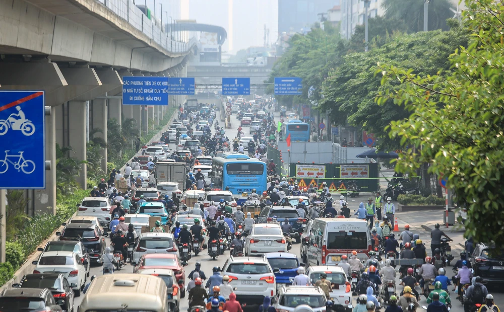 Các vị trí được cấp phép thi công trên đường Nguyễn Trãi là từ ngõ 495 Nguyễn Trãi đến điểm giao Nguyễn Trãi - Nguyễn Xiển. Khu vực được quây rào thi công gồm đối diện ngõ 495 Nguyễn Trãi và đối diện các số nhà 493, 489, 481, 477, 475, 459, 445.