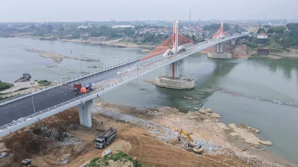 Dự kiến cây cầu sẽ đưa vào khai thác sử dụng vào cuối tháng 6.