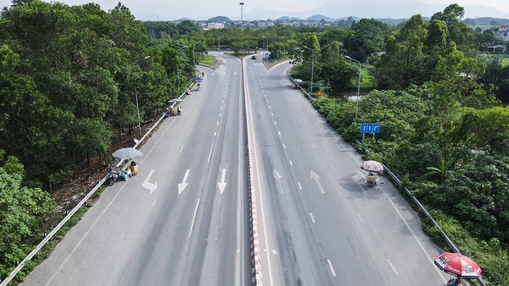 Cây cầu kết nối quốc lộ 2C với hai trục quốc lộ hướng tâm (quốc lộ 32 và quốc lộ 2), các tuyến đường cao tốc Nội Bài - Lào Cai, đường Hồ Chí Minh để tạo thành một hệ thống giao thông hoàn chỉnh, kết nối trung tâm Thủ đô với các tỉnh phía Tây Bắc như Vĩnh Phúc, Phú Thọ, Lào Cai, Yên Bái, Tuyên Quang.