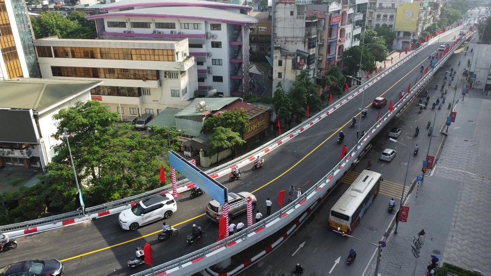 Được biết, năm 2021, UBND TP Hà Nội đã có quyết định phê duyệt thi công dự án với tổng mức đầu hơn 170 tỉ đồng từ nguồn ngân sách. Dự án được khởi công vào tháng 10-2021 và thông xe vào ngày 30-6-2023.