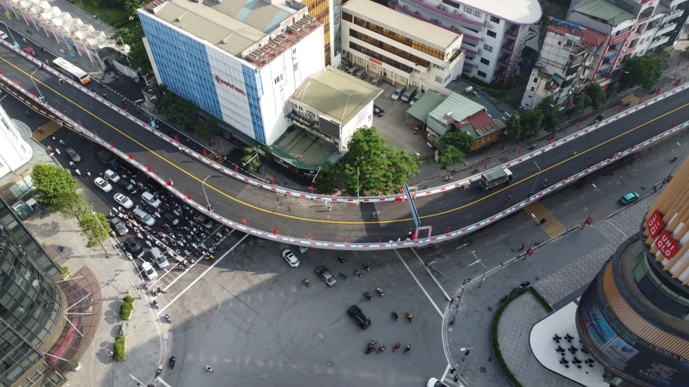 Cầu vượt chữ C được kỳ vọng giải quyết tình trạng ùn tắc giao thông tại một trong những nút giao đông đúc và sầm uất nhất của thành phố.