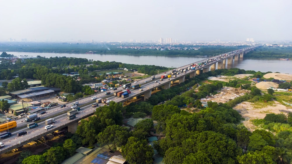 Chiêm ngưỡng 7 cây cầu ở Hà Nội bắc qua sông Hồng ảnh 12