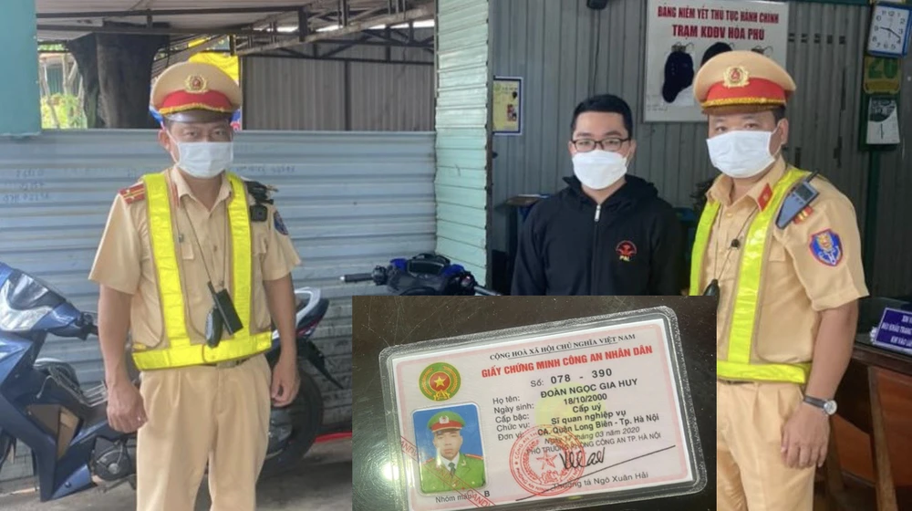 Đoàn Ngọc Gia Huy (giữa) cùng giấy tờ giả. Ảnh: CA