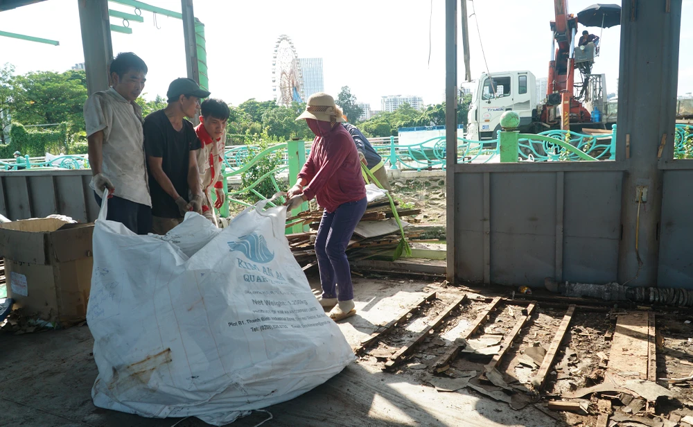 Dài khoảng 40m, trọng lượng 80 tấn, Potomac từng là điểm đến ưa thích của người dân Thủ đô cũng như khách du lịch khi đến Hà Nội. Dài khoảng 40m, trọng lượng 80 tấn, Potomac từng là điểm đến ưa thích của người dân Thủ đô cũng như khách du lịch khi đến Hà Nội.