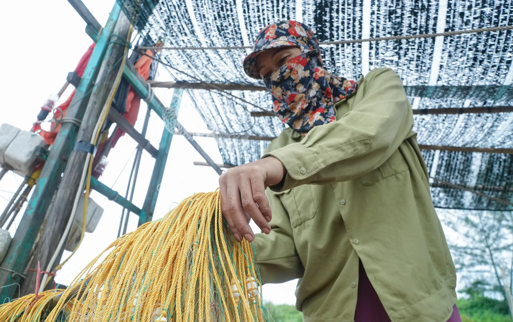 Nghe tin cơn bão 1 đã đi qua không ảnh hưởng nhiều đến người và tài sản và Nga rất vui mừng phấn khởi.