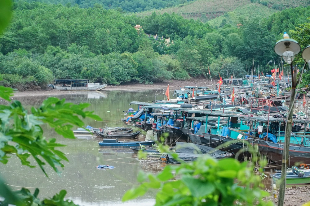Những thuyền, tàu đã sẵn sàng lênh đênh trên biển nhiều ngày sau cơn bão số 1.